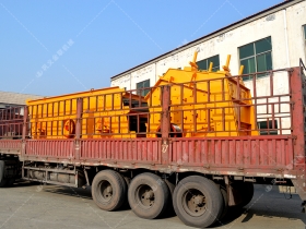 石料生产线设备发往重庆(反击式破碎机,圆振动筛)
