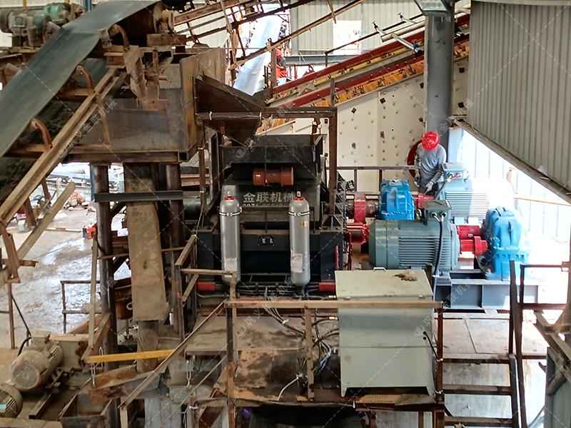 时产100吨和200吨的石灰石生产线，选择的液压对辊制砂机有何不同？