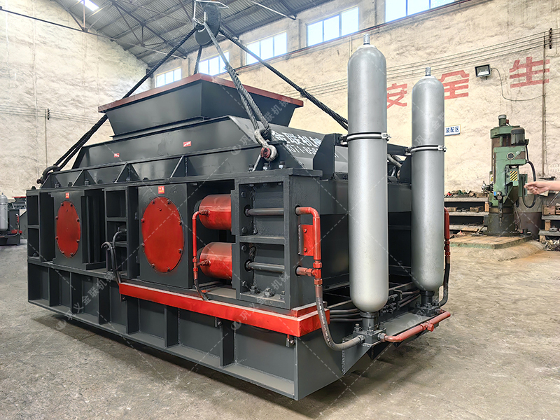 时产100吨和200吨的石灰石生产线，选择的液压对辊制砂机有何不同？